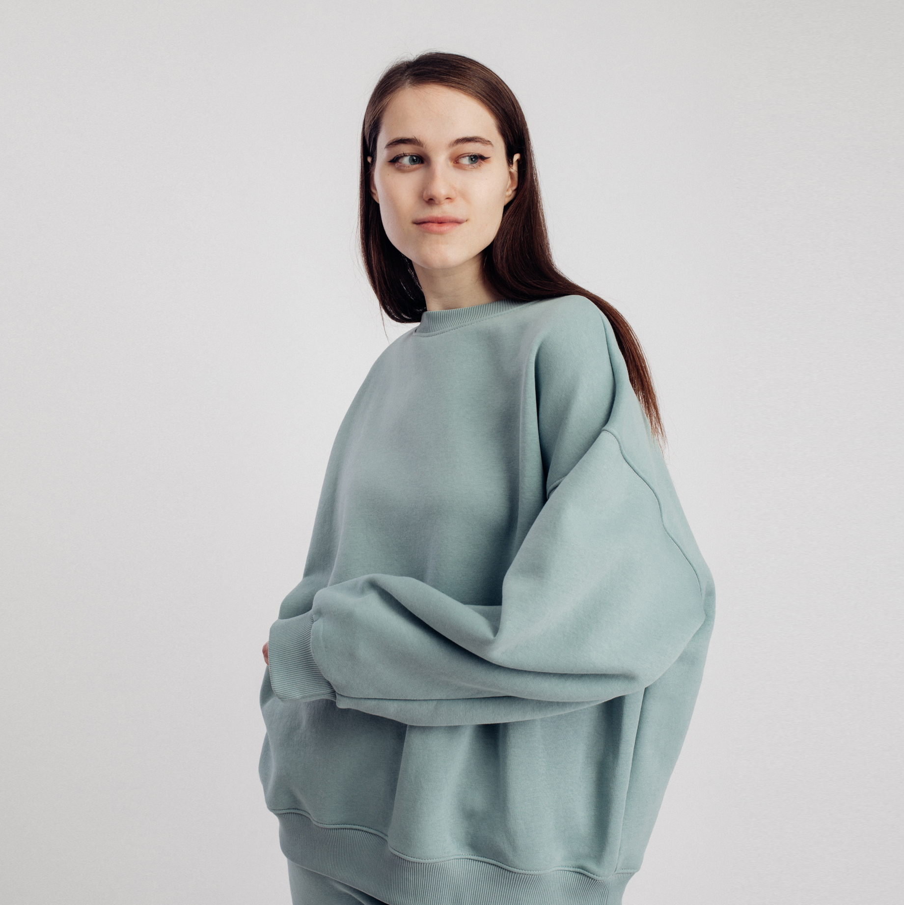 Серый свитшот оверсайз